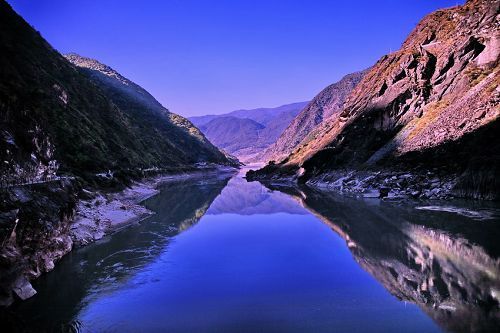 The upper part of Tiger Leaping Gorge