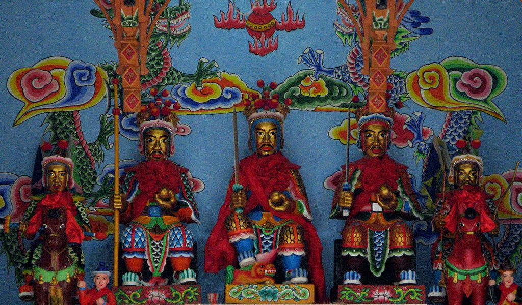 (The Sanxing (Three Star Gods) at a Benzhu temple on Jinsuo Island, in Dali, Yunnan)