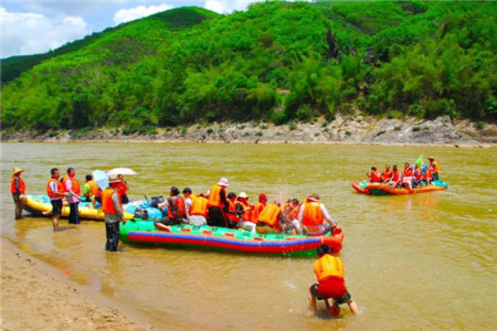 Xishuangbanna Daluo River and rafting tour