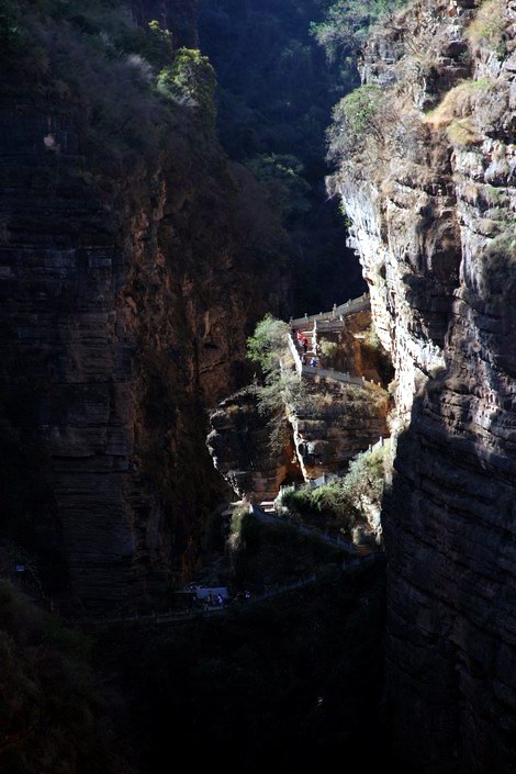The pass way in the Jiyi Gorge.