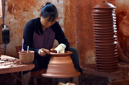 jianshui-purple-pottery.jpg